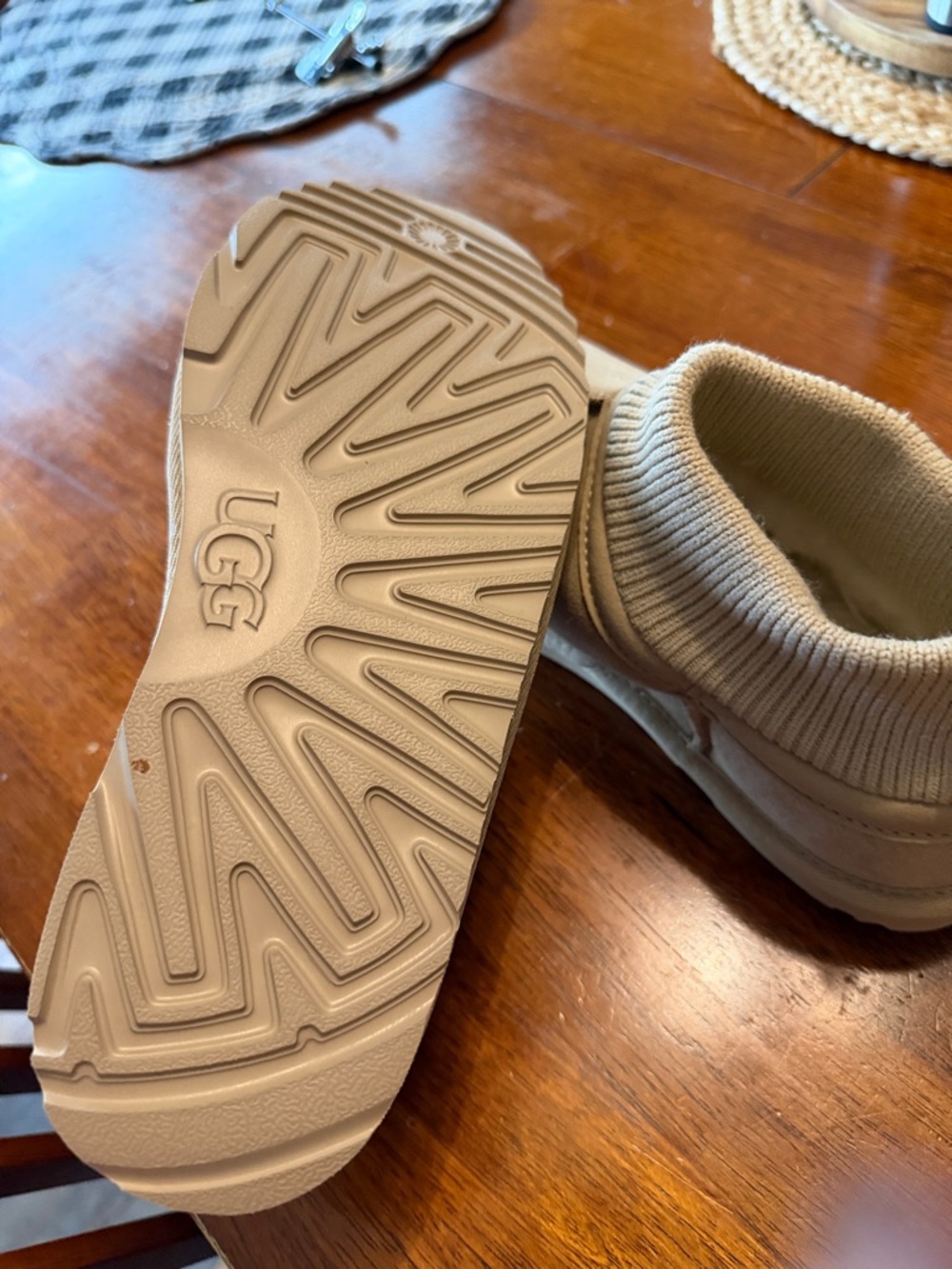 UGG Tan Knit-Cuff Slip-On Shearling Mules Girls Sz 6 Ladies Sz 7.5.    Box39 - Picture 4 of 6